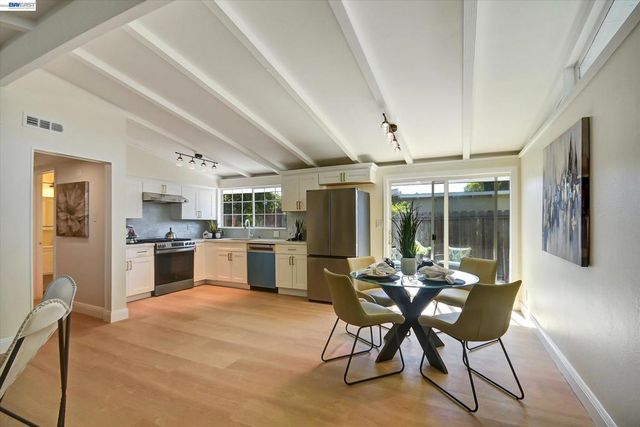 1215 Oak Creek Way, Sunnyvale, CA 94089