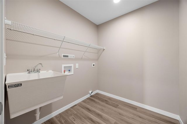 736 Indigo Drive, Palo, IA 52324