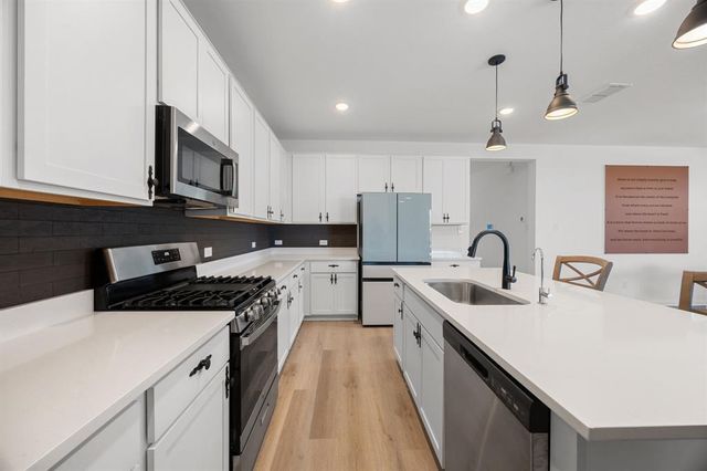 191 Silverton LN, Cedar Creek, TX 78612