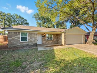 2120 Vickie Drive, Irving, TX 75060