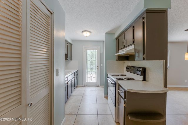 7876 ARBLE Drive, Jacksonville, FL 32211