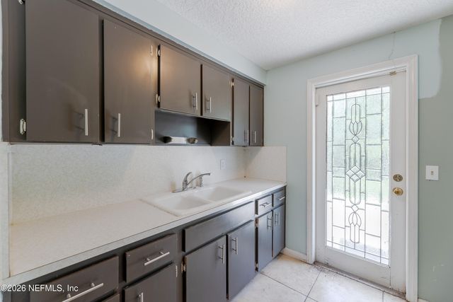 7876 ARBLE Drive, Jacksonville, FL 32211