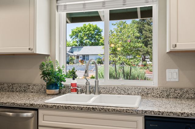 2642 Hawaiian Avenue, Medford, OR 97504