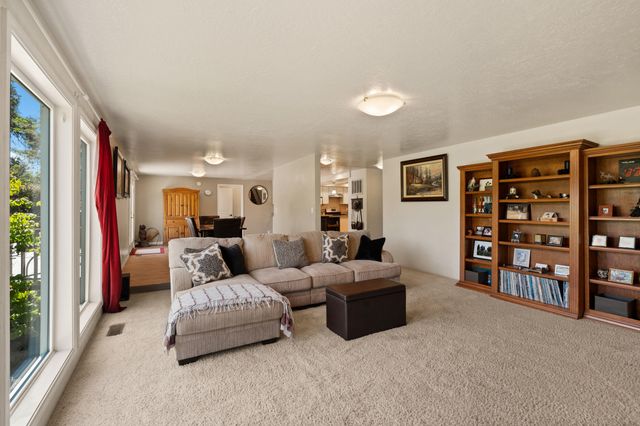 2642 Hawaiian Avenue, Medford, OR 97504