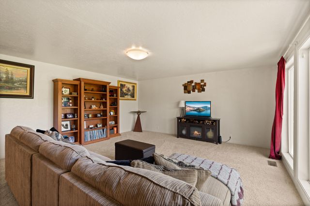 2642 Hawaiian Avenue, Medford, OR 97504