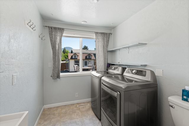 2642 Hawaiian Avenue, Medford, OR 97504