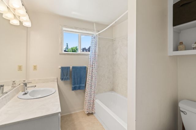 2642 Hawaiian Avenue, Medford, OR 97504