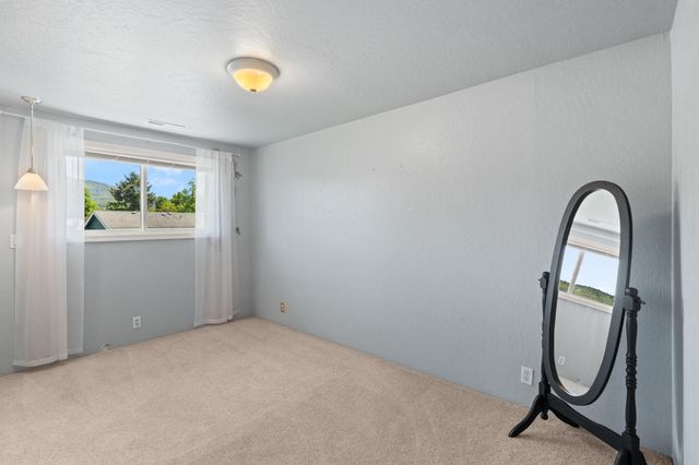 2642 Hawaiian Avenue, Medford, OR 97504
