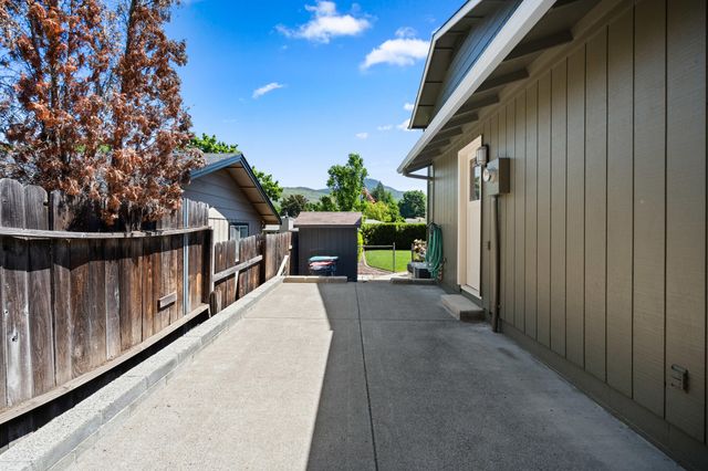 2642 Hawaiian Avenue, Medford, OR 97504