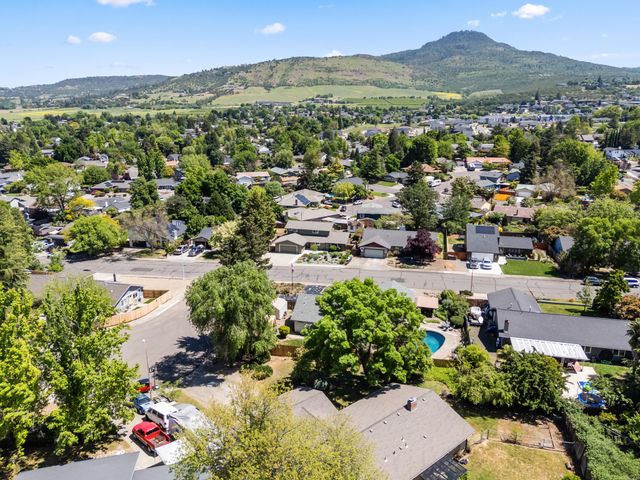 2642 Hawaiian Avenue, Medford, OR 97504