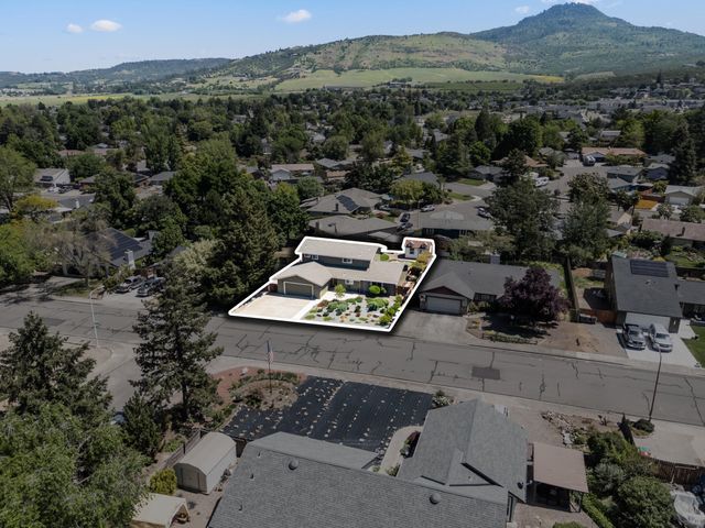 2642 Hawaiian Avenue, Medford, OR 97504