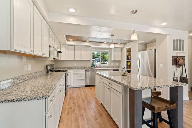 2642 Hawaiian Avenue, Medford, OR 97504