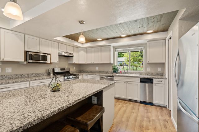 2642 Hawaiian Avenue, Medford, OR 97504