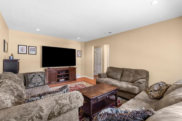 1832 Calistoga Drive, San Jose, CA 95124
