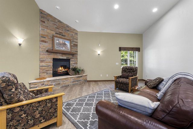 N10909 PESHTIGO RIVER LANE, Crivitz, WI 54114