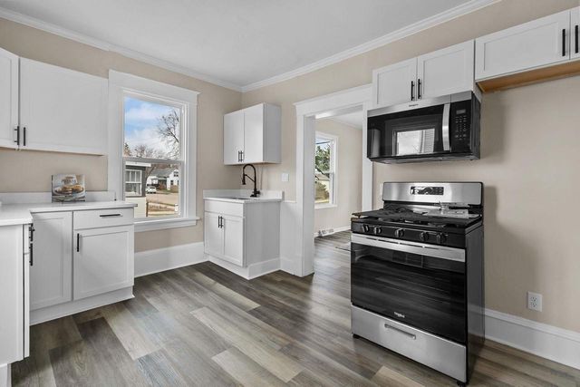 22 E MELVIN AVENUE, Oshkosh, WI 54901