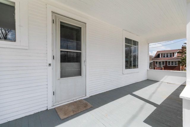 22 E MELVIN AVENUE, Oshkosh, WI 54901