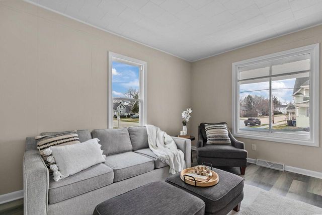 22 E MELVIN AVENUE, Oshkosh, WI 54901