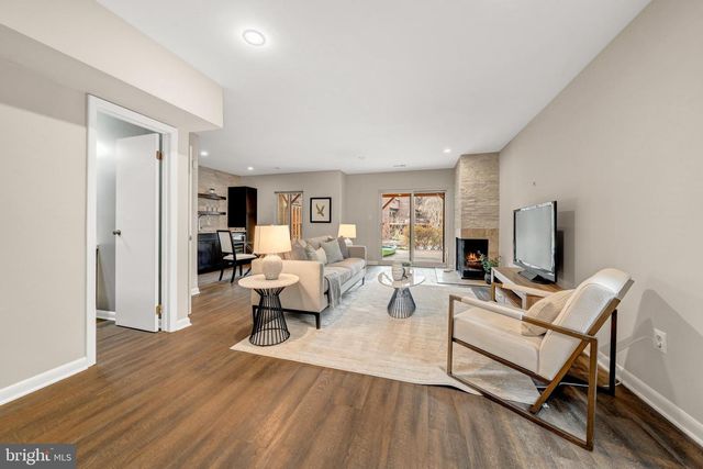 2012 SWANS NECK WAY, Reston, VA 20191