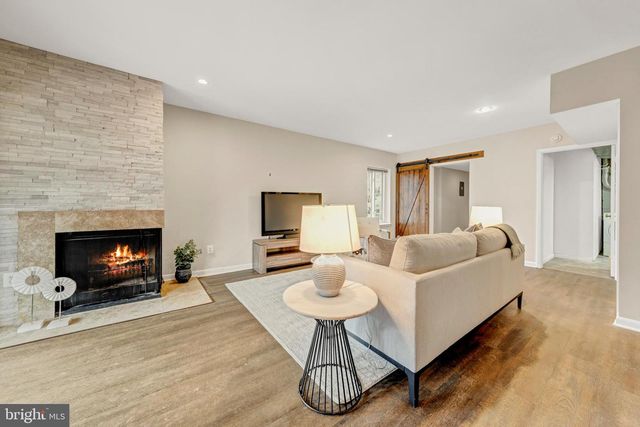 2012 SWANS NECK WAY, Reston, VA 20191