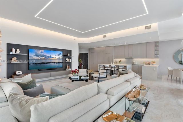 88 SW 7th Street 4001, Miami, FL 33130
