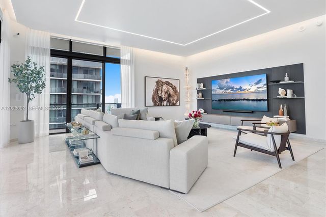 88 SW 7th Street 4001, Miami, FL 33130