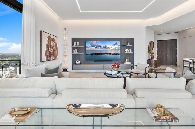 88 SW 7th Street 4001, Miami, FL 33130