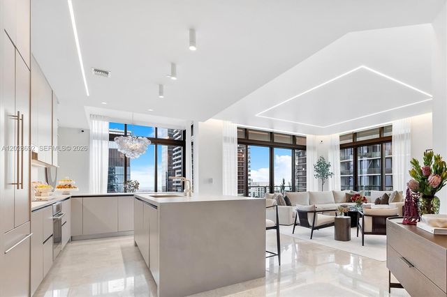 88 SW 7th Street 4001, Miami, FL 33130