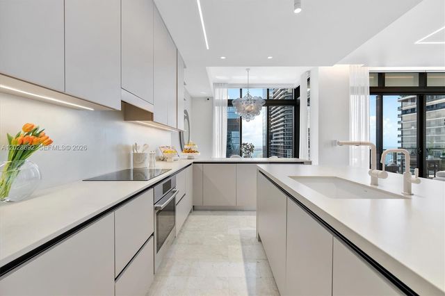 88 SW 7th Street 4001, Miami, FL 33130