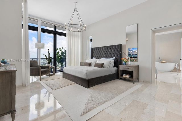 88 SW 7th Street 4001, Miami, FL 33130