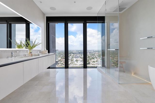 88 SW 7th Street 4001, Miami, FL 33130