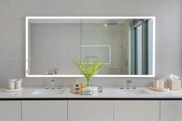88 SW 7th Street 4001, Miami, FL 33130