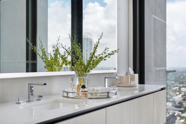 88 SW 7th Street 4001, Miami, FL 33130