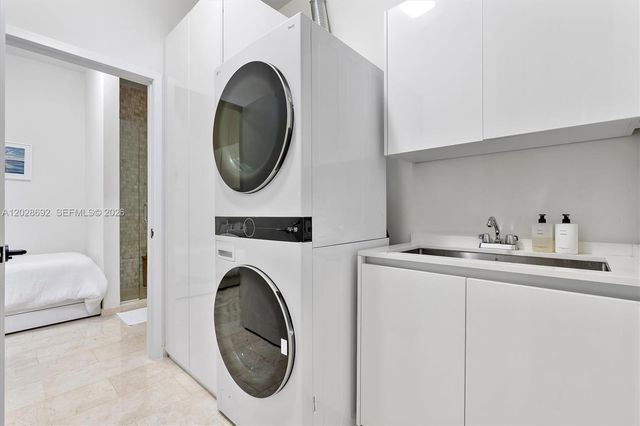 88 SW 7th Street 4001, Miami, FL 33130