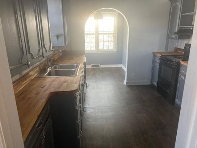 2823 Crawford Avenue, Parsons, KS 67357