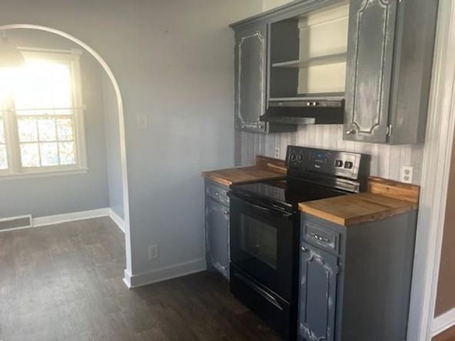 2823 Crawford Avenue, Parsons, KS 67357