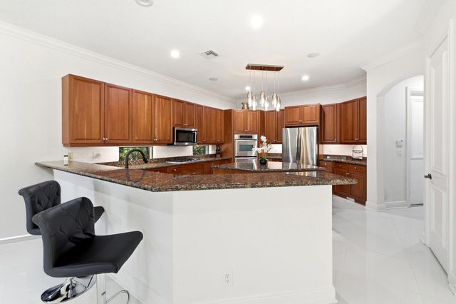 10594 Versailles Boulevard, Wellington, FL 33449