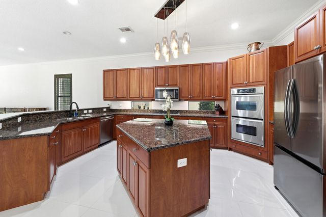 10594 Versailles Boulevard, Wellington, FL 33449