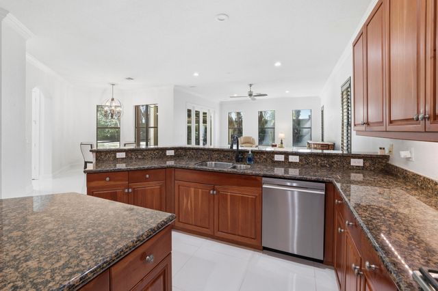 10594 Versailles Boulevard, Wellington, FL 33449