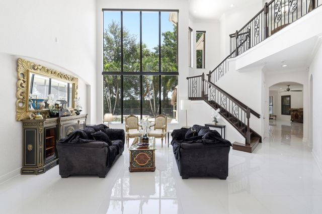 10594 Versailles Boulevard, Wellington, FL 33449