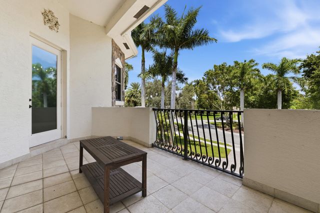 10594 Versailles Boulevard, Wellington, FL 33449