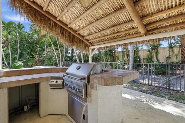 10594 Versailles Boulevard, Wellington, FL 33449