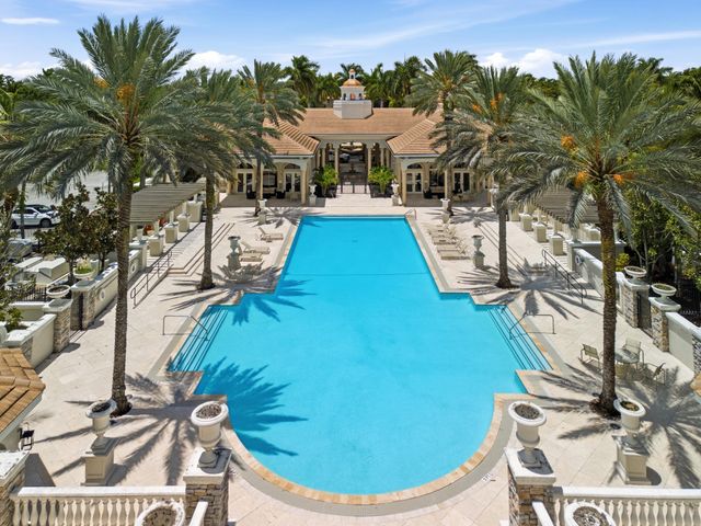 10594 Versailles Boulevard, Wellington, FL 33449