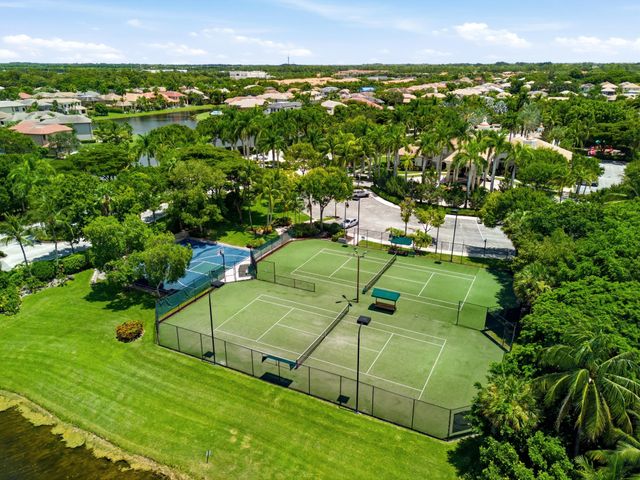 10594 Versailles Boulevard, Wellington, FL 33449