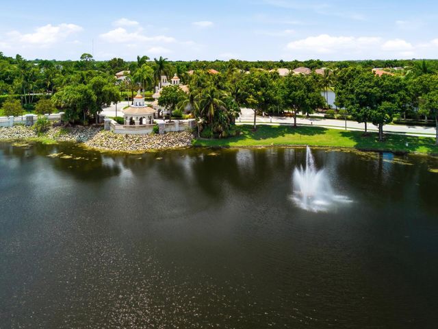 10594 Versailles Boulevard, Wellington, FL 33449