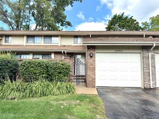 2852 Trailwood Drive, Rochester Hills, MI 48309