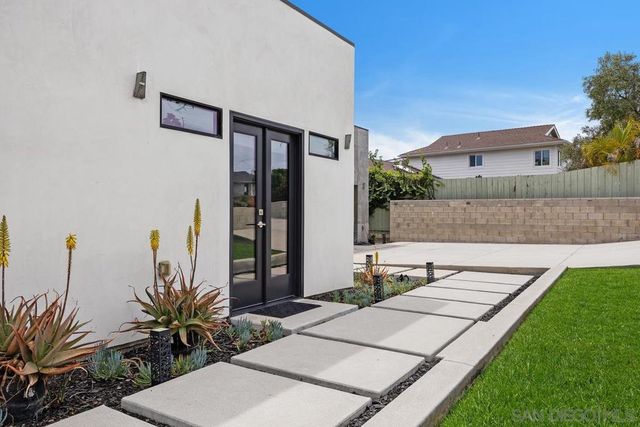 427 Hilmen Place, Solana Beach, CA 92075
