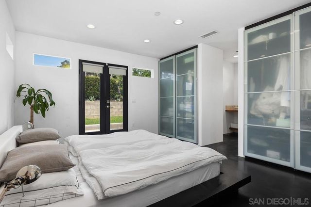427 Hilmen Place, Solana Beach, CA 92075