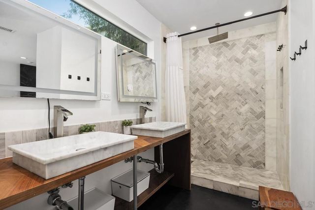 427 Hilmen Place, Solana Beach, CA 92075