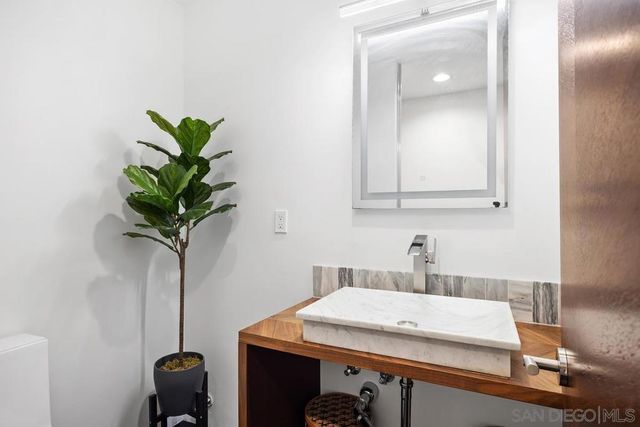 427 Hilmen Place, Solana Beach, CA 92075